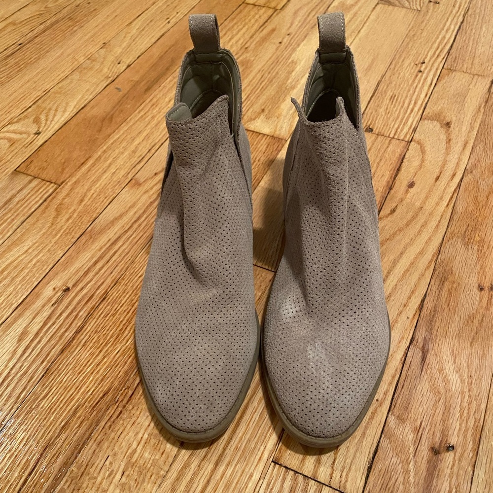 Brand New Dolce Vita Taupe Ankle Bootie